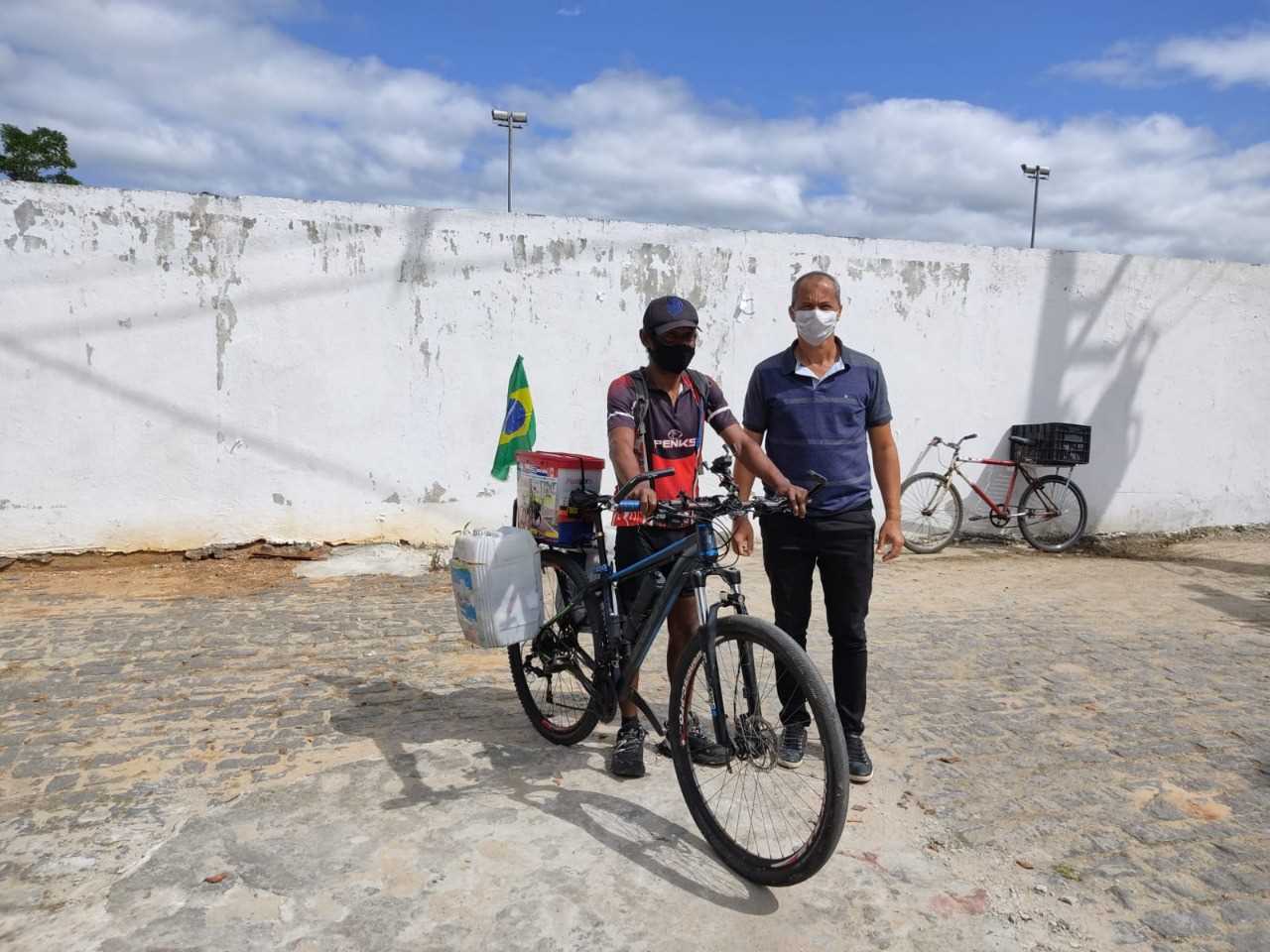 Camacã: Famoso Ciclista Neguinho do Asfalto visita Camacã e é recebido pelo prefeito Paulo do Gás